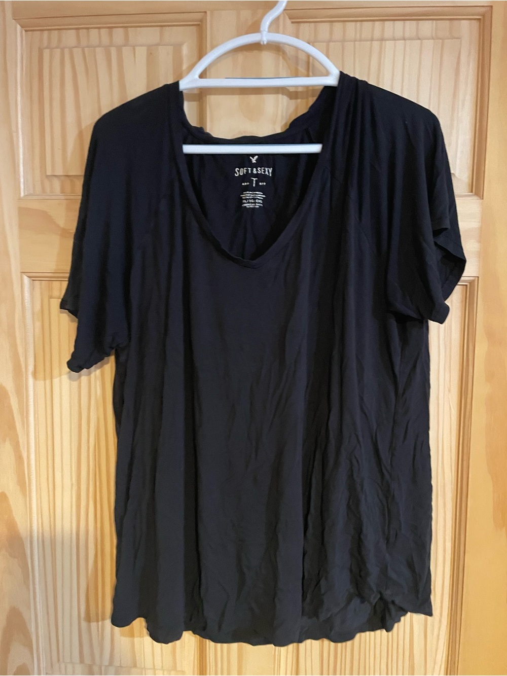 American Eagle Outfitters Black V-Neck Short Sleeve Tee